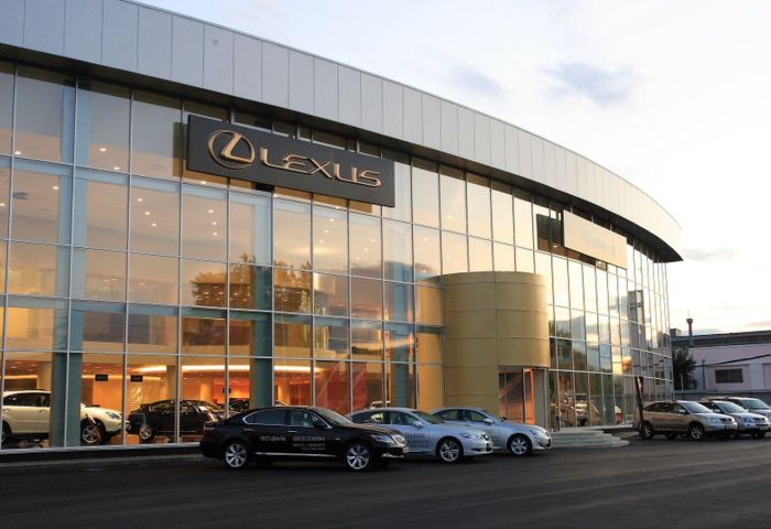 Автосалон Lexus